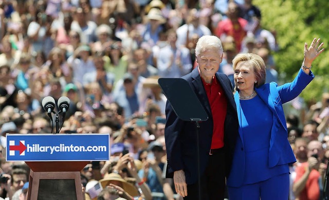 Ein frherer Prsident &#8211; und ein...illary Clinton am Samstag in New York   | Foto: AFP