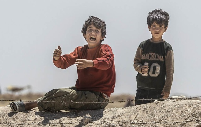Syrische Jungen an der Grenze zur Trkei   | Foto: AFP