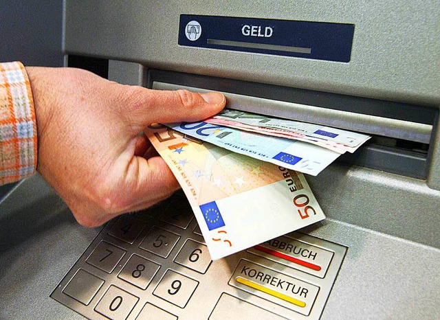 Bald soll jeder in Deutschland Geld abheben knnen.  | Foto: dpa