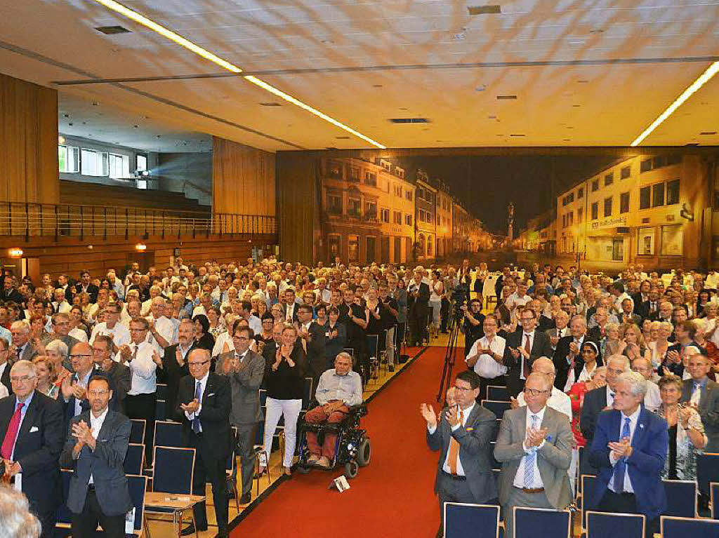 Standing Ovations. Standing Ovations.