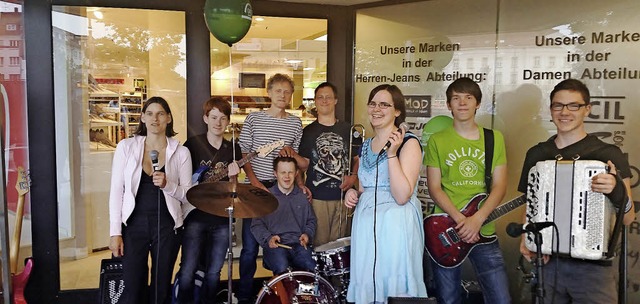 Die Band Joy included tritt am Samstagnachmittag auf dem Stadtfest auf.   | Foto: Fotos: ZVG