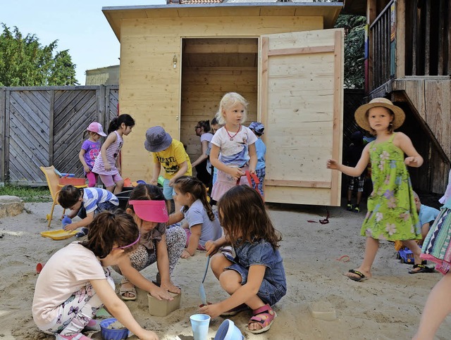 Die Kinder haben die neue Htte eingeweiht.   | Foto: Sina Gesell