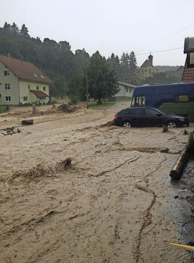 Ein reiender Fluss wlzte sich durch ...mfluten verursachten enorme  Schden.   | Foto: Privat