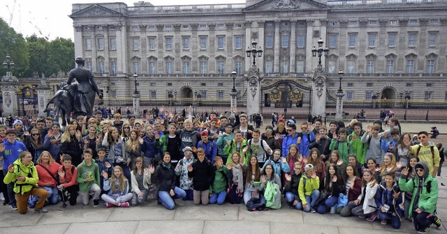 Die Achtklssler vor dem Londoner Buckinghampalast   | Foto: martin schreck