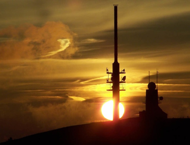 Mit dem Sonnenuntergang gegen 21.35 Uh...nden Sonntag der lngste Tag im Jahr.   | Foto: dpa