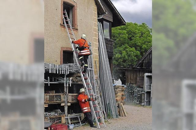 Feuerwehrler einsatzbereit