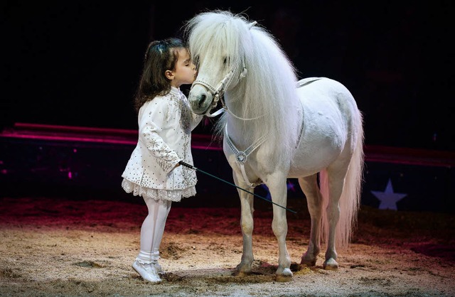 Ein Ksschen frs Pony von Chanel Marie Knie   | Foto: Tamara Keller