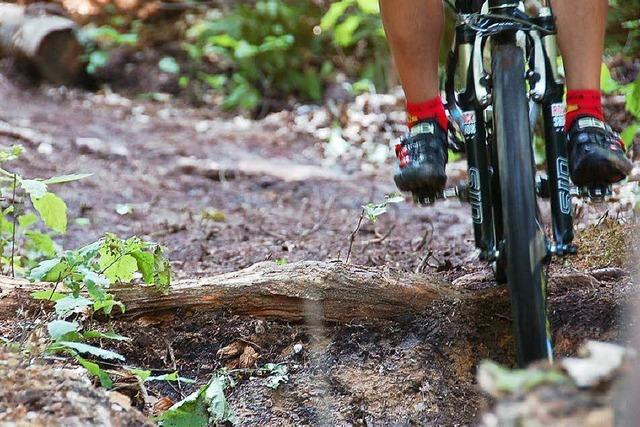 Mountainbiker auer Lebensgefahr – Polizei: kein Zusammenhang mit Radlerfallen
