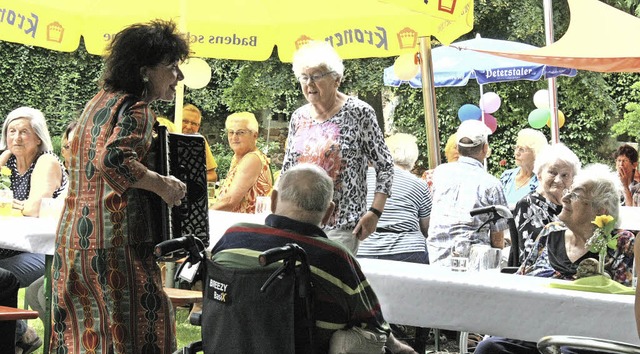 Anita Morasch sorgte mit ihrem Akkorde...ung beim AWO-Sommerfest in Kenzingen.   | Foto: Werner Schnabl