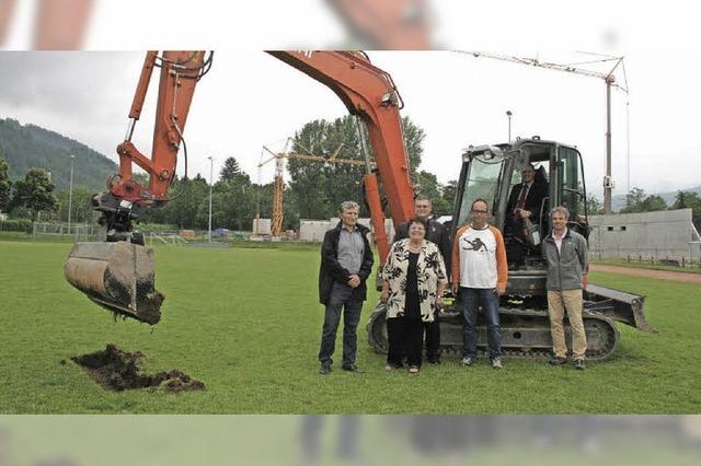 Baustart fr neuen Kunstrasenplatz