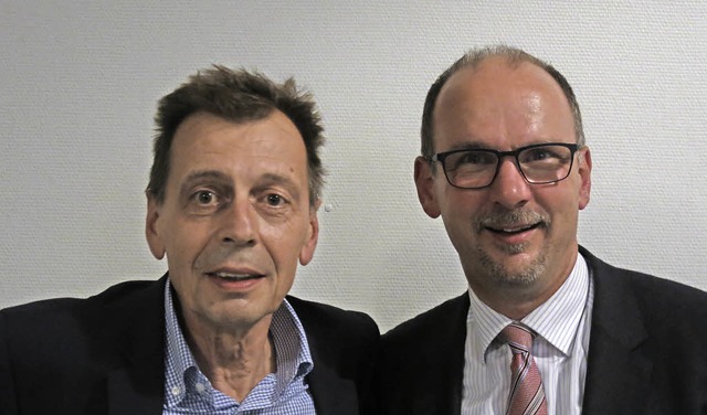 Der neue Prsident Frank Jansen und J...Waibel als Ehrenprsident des SC Reute  | Foto: Georg Vo