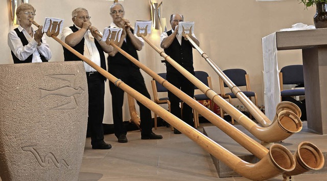 Alphorn-Blser aus Cornimont beim Jume...enkonzert in der Petruskirche Steinen   | Foto: Georg Diehl