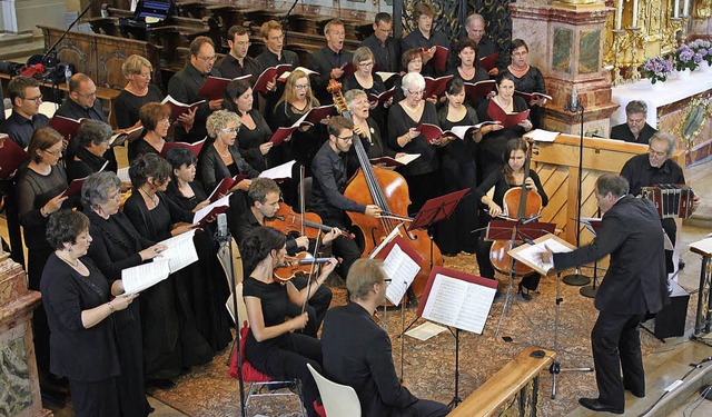 Macht auch von oben eine gute Figur &#...gut an: der Kammerchor Hochschwarzwald  | Foto: Erich Krieger