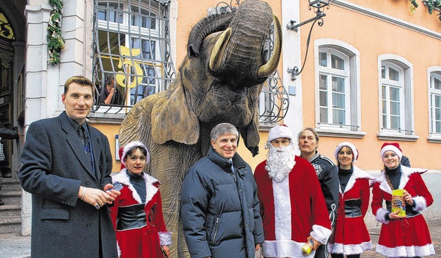 Entspannt lchelnd steht Oberbrgermei...hrer Heinrich Frank vom Zirkus Luna.   | Foto: Susann Klatt-D&#39;Souza