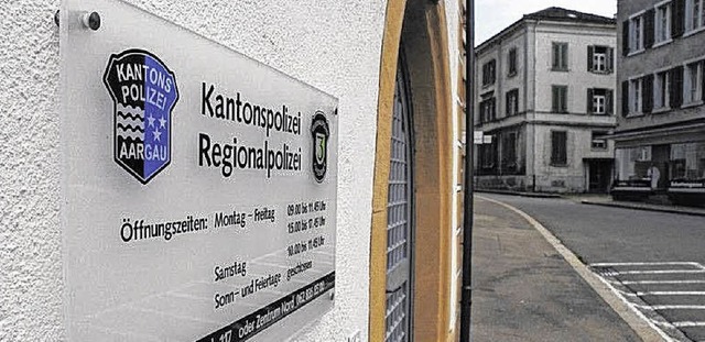 Polizeiposten Klingnau: Die Schalterf...n der Regionalpolizei bereitgestellt.   | Foto: Philipp Zimmermann