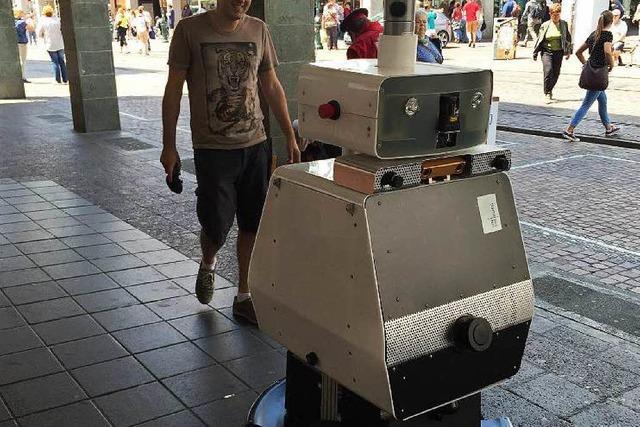 Roboter Obelix ist wieder in der Stadt unterwegs