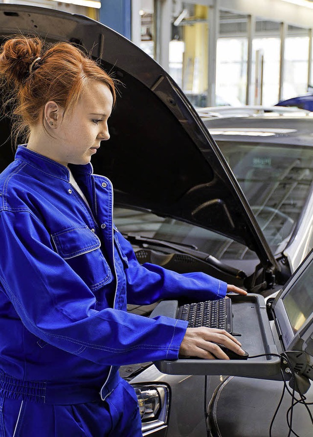 Frauen und Technik &#8211; das passt g... Abgebildet ist eine Mechatronikerin.   | Foto: T. Jochim/Promotor