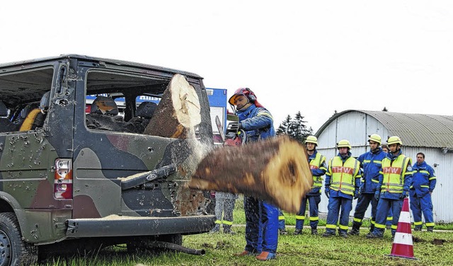 Kraft und handwerkliches Geschicklichk...er eine Retterin beim THW sein will.    | Foto: zvg