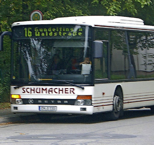 Weniger Menschen fuhren 2014 mit dem Bus oder der Bahn.   | Foto: Kiefer