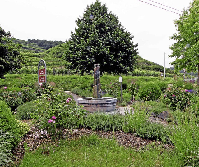 Der Platz um den Schneckenbergbrunnen ... &#8222;pflegeleichter&#8220;  werden.  | Foto: Herbert Trogus