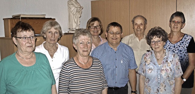 Das rhrige Vorstandsteam des Krankenp...r Daniel Vlker (Vierter von rechts).   | Foto: Paul Schleer