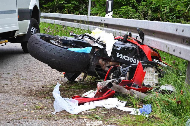 Motorradfahrer schleuderte gegen Leitplanke - Rettungshubschrauber im Einsatz  | Foto: Kamera24tv