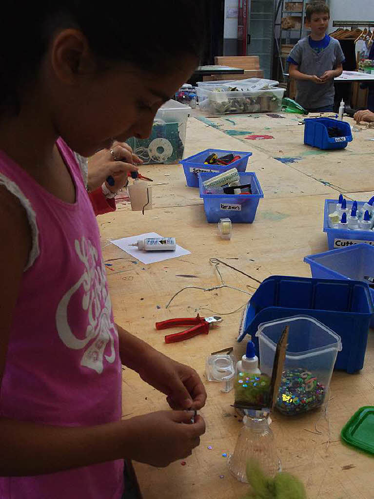 Ob Glitzer, Tüll oder Leder – an Materialien stand den Kindern eine Menge zur Verfügung. Ob Glitzer, Tüll oder Leder – an Materialien stand den Kindern eine Menge zur Verfügung.