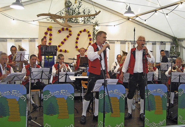 Eigens fr das Jubilumsfest des Musik...tellung zum Vereinsjubilum erffnet.   | Foto: Fotos: Steimer