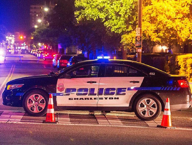 In Charleston, South Carolina, sucht d...eun Menschen in einer Kirche erschoss.  | Foto: AFP