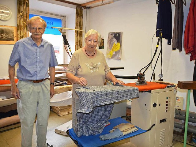 Manfred und Ingrid Rsch schlieen zum...en 169 Jahre Firmengeschichte zu Ende.  | Foto: Bernd Fackler