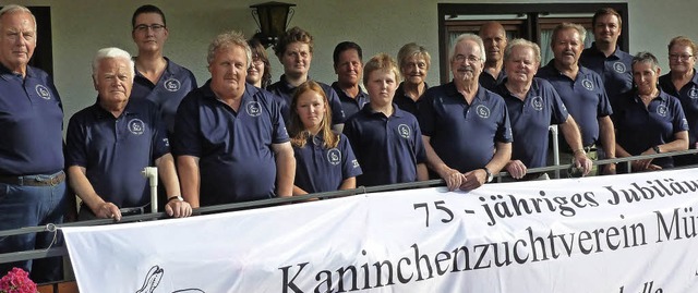 Stolz auf den Verein und zufrieden mit...m des Kaninchenzuchtvereins Mnstertal  | Foto: Eberhard Gro
