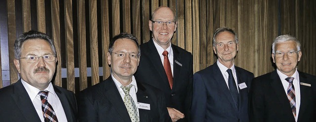 Erfolgreich wirtschaftet die Volksbank...orsitzender Gnther Heck (von links).   | Foto: Willi Adam