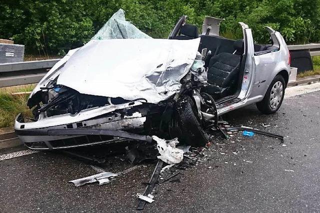 Schwerer Verkehrsunfall auf der B 31 bei Umkirch