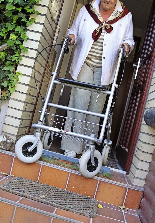 Treppen sind fr viele Senioren ein gr...nnen ohne Umbauten beseitigt werden.   | Foto: dpa