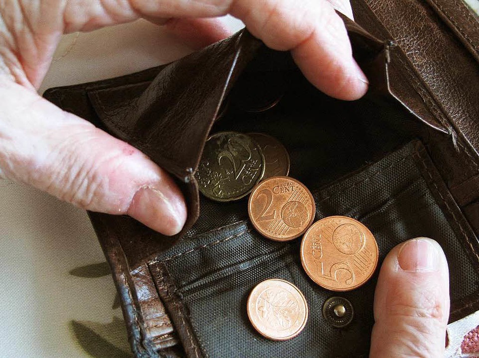 Trotz Arbeit Ebbe im Portemonnaie: Die...m Markgrflerland immer mehr Menschen.  | Foto: DPA