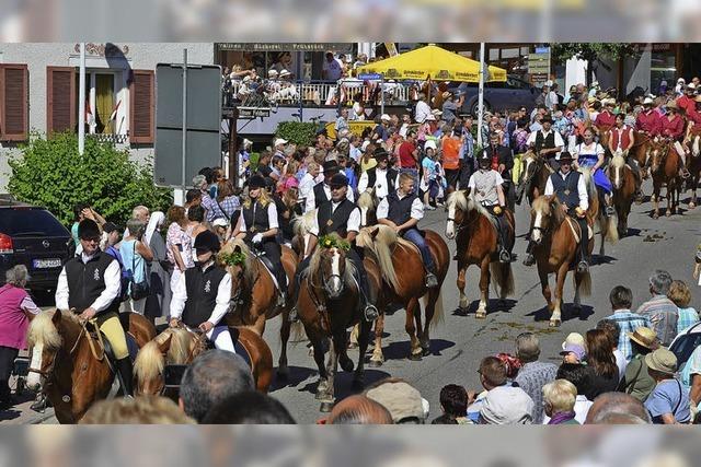 Reiterumzug, Markt, Fest in Lenzkirch