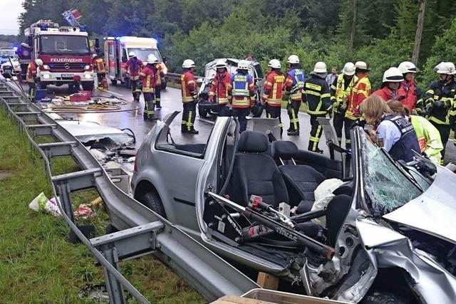 Unfall bei Umkirch mit zwei Schwerverletzten