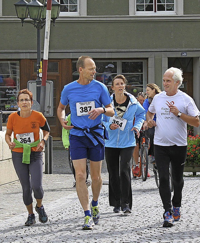 Als Station des Friedenslaufs    2014 ...Laufenburg nunmehr zur Friedensstadt.   | Foto: Tanja Oldenburg