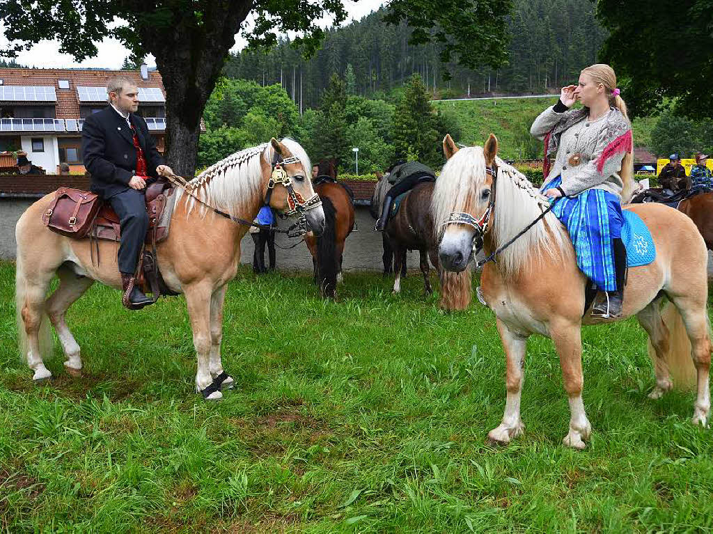 Nadine und Arthur kommen aus Gndelwangen und ritten mit Tiroler Haflinger bei Eulogi mit.