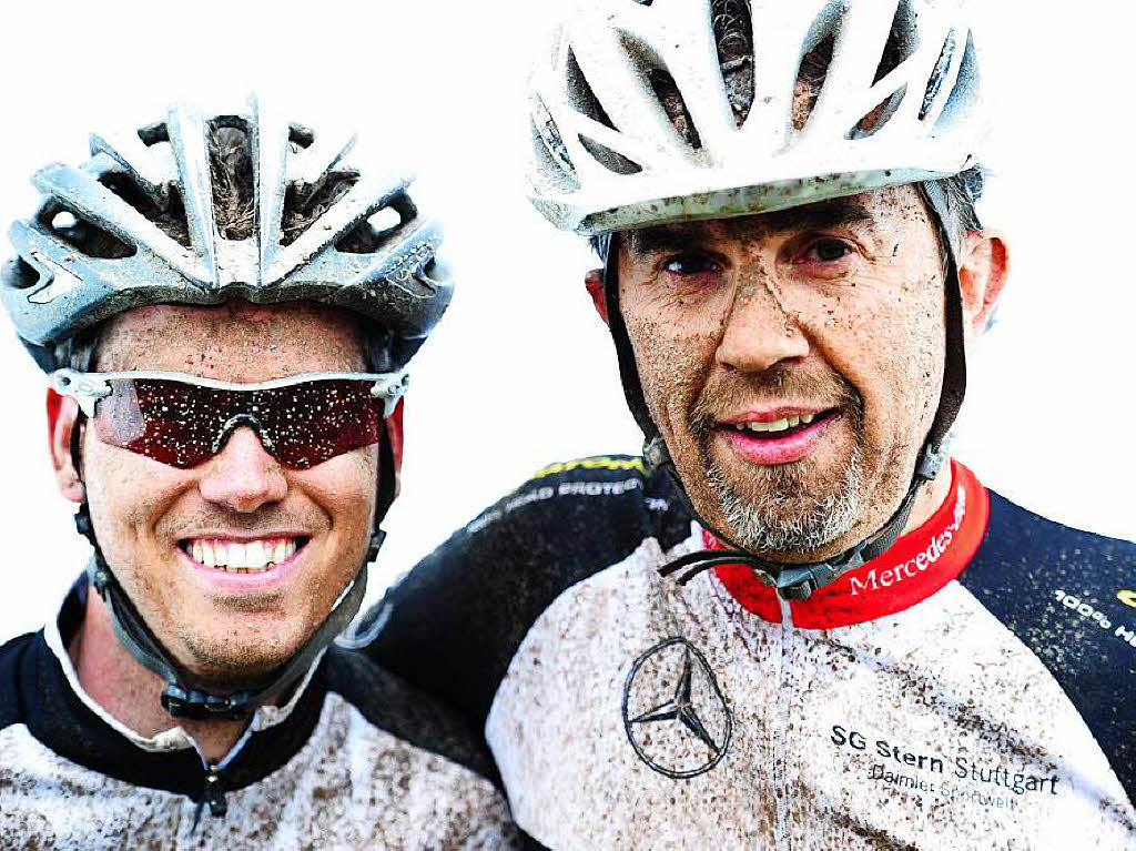 Glcklich und schmutzig: Diese Menschen haben den Black Forest Ultra Bike Marathon durchgestanden.