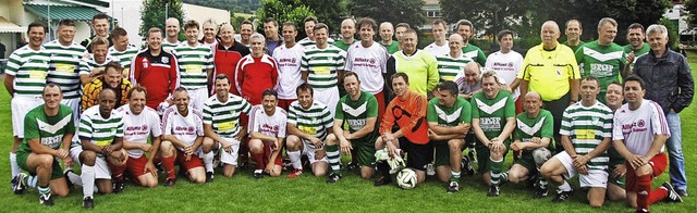 Wiedersehen auf dem Fuballplatz: Die ...C Freiburg spielerische Leckerbissen.   | Foto: edgar steinfelder