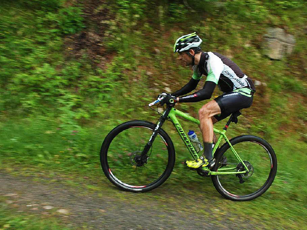 Durch Matsch und Regen kmpften sich die Radsportler beim Black Forest Ultra Bike Marathon.