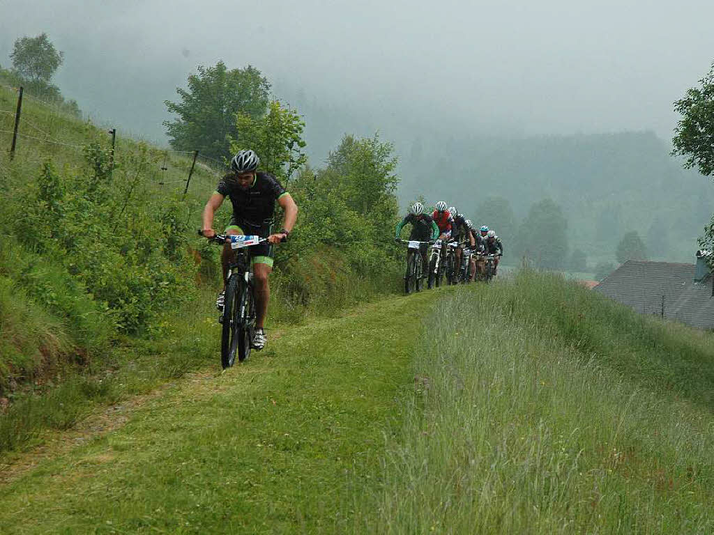 Durch Matsch und Regen kmpften sich die Radsportler beim Black Forest Ultra Bike Marathon.