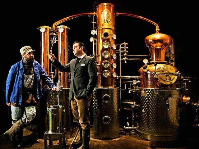 Brenner Christoph Keller (links) und G...er Stein haben mit ihrem Gin  Erfolg.   | Foto: Monkey 47