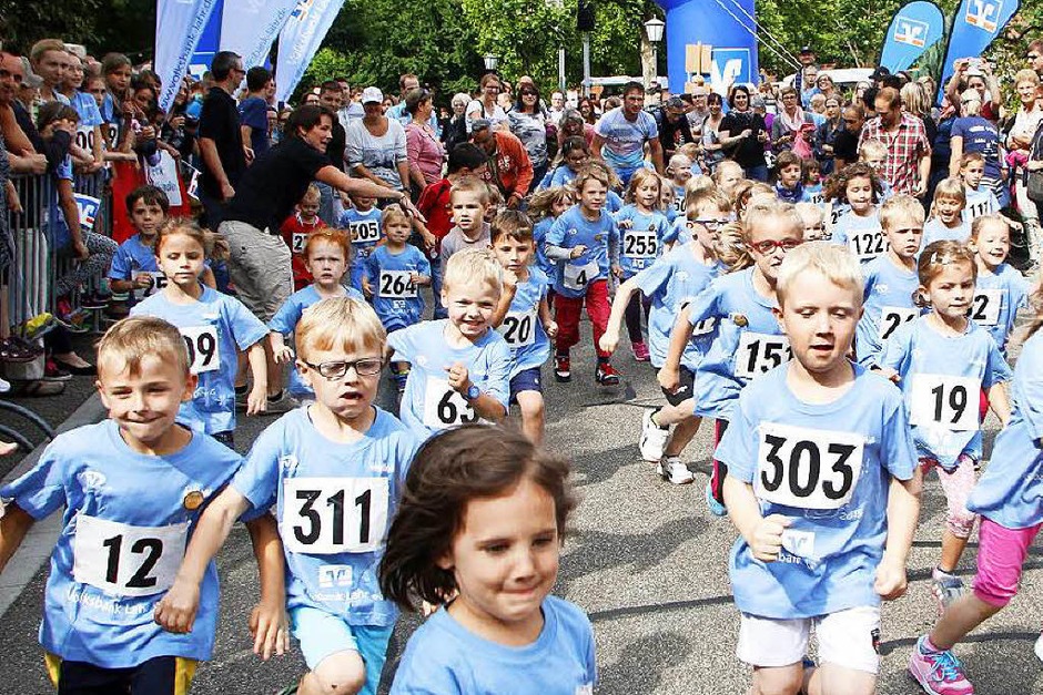 Mehr als 300 Kinder und Jugendliche gingen beim Sonnwendlauf in Seelbach an der Start (Foto: Heidi Foessel) Mehr als 300 Kinder und Jugendliche gingen beim Sonnwendlauf in Seelbach an der Start (Foto: Heidi Foessel)