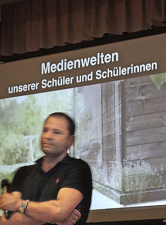 <Text>Christoph Klemm, Lehrer am Gymna...er Umgang mit digitalen Medien.</Text>  | Foto: mkt