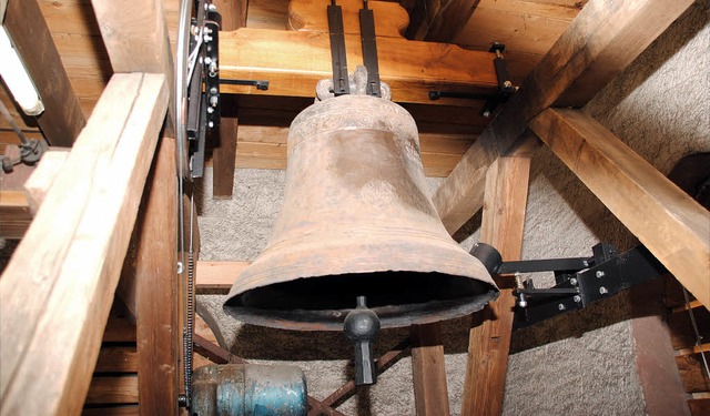 250 Jahre alt  ist die Vaterunser-Glocke im Mrkter Kirchturm.   | Foto: Sedlak