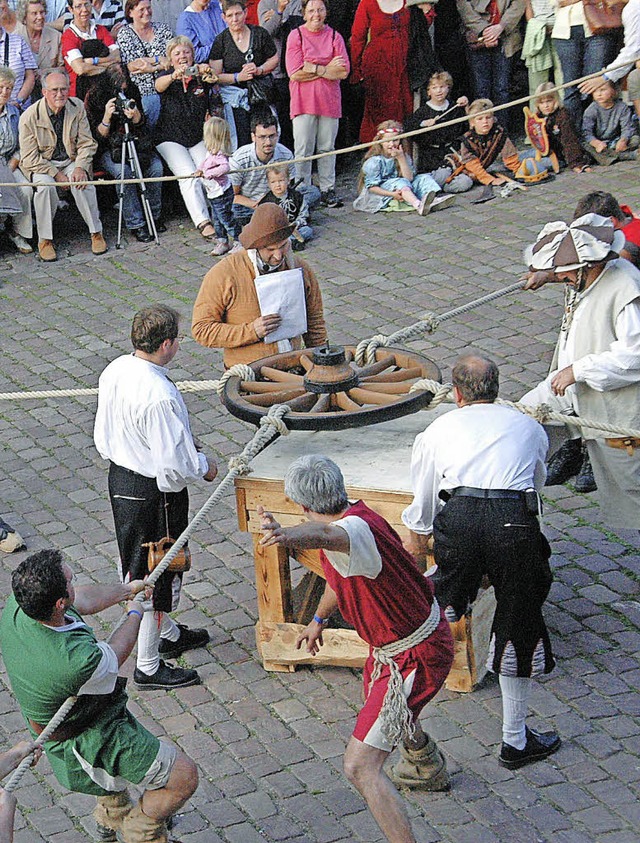 Wagenradziehen beim Historischen Marktplatzfest.   | Foto: Archivfoto: Bleyer