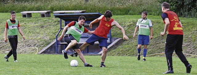 Spannende Duelle um den Ball gab es be...tztere das Spiel fr sich entschieden.  | Foto: Dorothe Kuhlmann