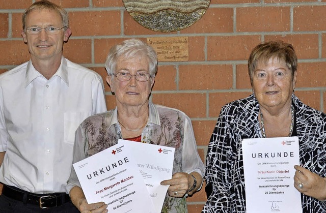 Ehrungen beim DRK-Ortsverein Steinen: .... Nicht auf dem Bild ist Marie Roths.   | Foto: Georg Diehl